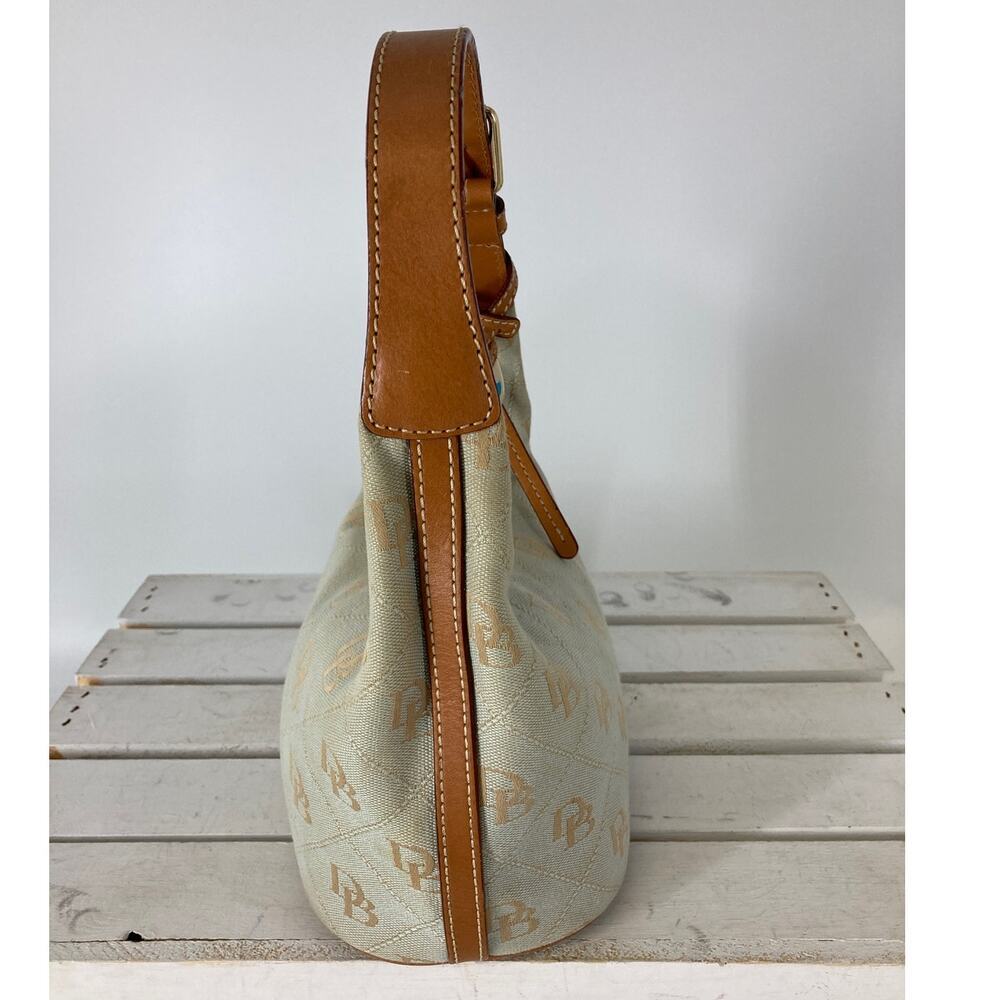 DOONEY & BOURKE, SMALL TAN BROWN CANVAS SIGNATURE HOBO BAG - Picture 3 of 15